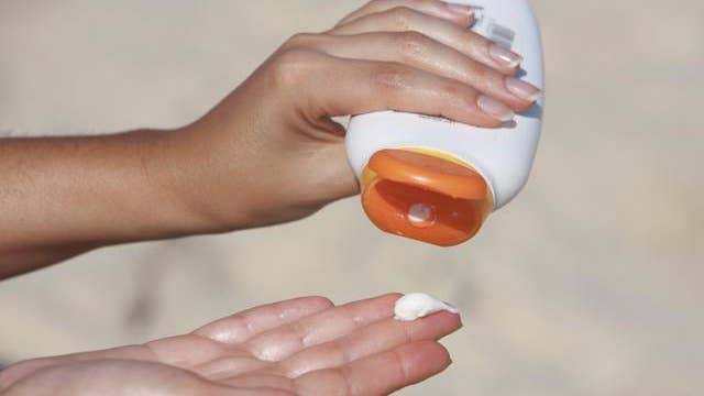 Few sunscreens meet safety standards, new report says