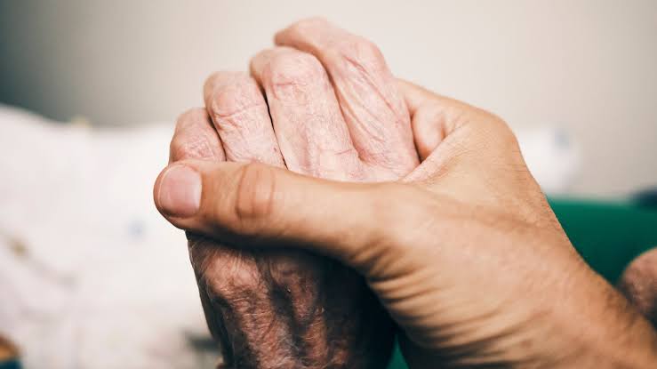 My Patient Invited Me To Her Home To Watch Her Die. What I Saw When I Arrived Gave Me Goosebumps.