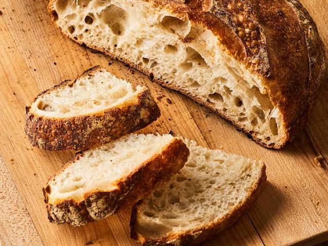I Asked 2 Nutritionists If Sourdough Is Actually Healthier Than Other Bread, and They Both Had the Same Answer