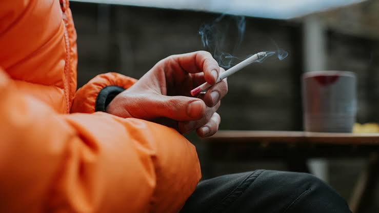 Smoking rate among US adults drops to record low as vape use rises: CDC