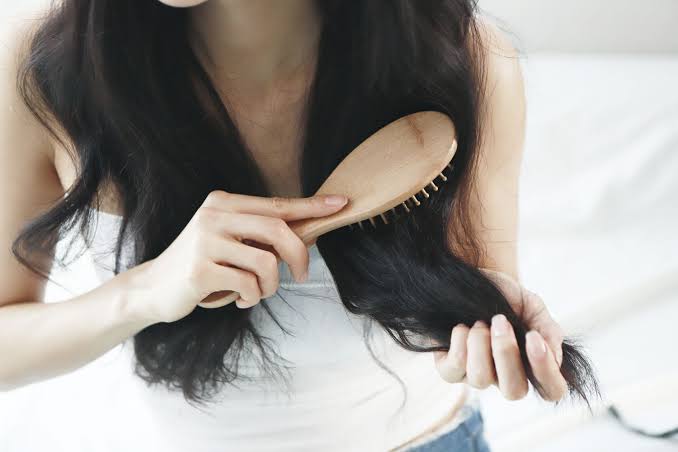 8 Daily Habits That Can Help Make Your Hair Healthier, According to Experts