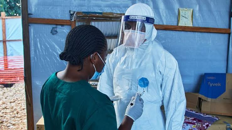 Ebola deaths in DR Congo rise to 930 amid attacks on health workers