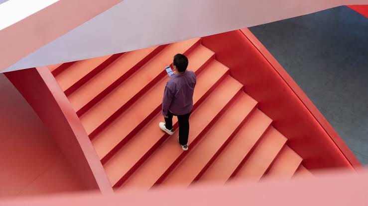 Here's What It Means If You Get Winded From Walking Up The Stairs