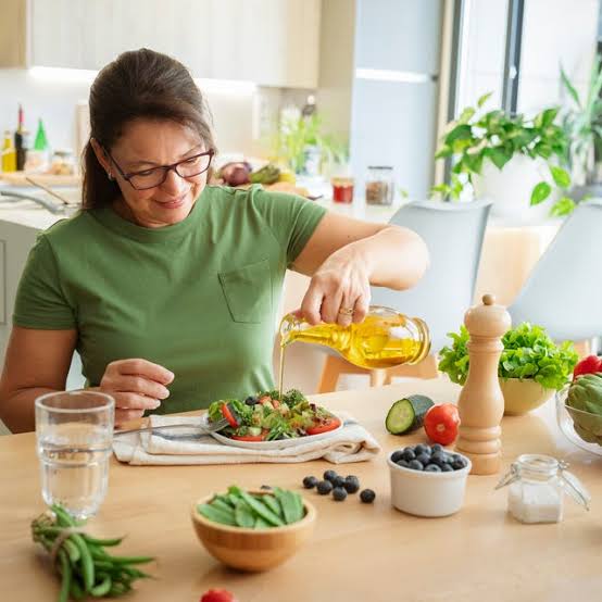 The Best Foods to Help Manage Blood Sugar, According to Dietitians