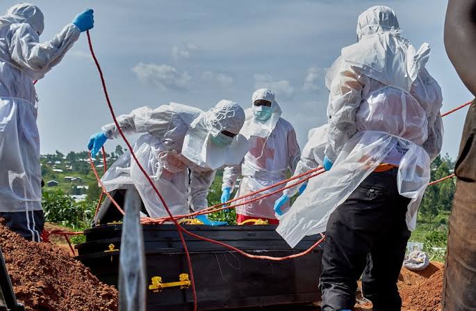 Death of doctor treating Ebola patients raises fears among Congo health workers