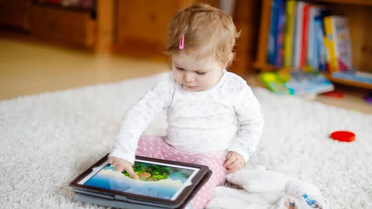Babies should have no intentional screen time, review says