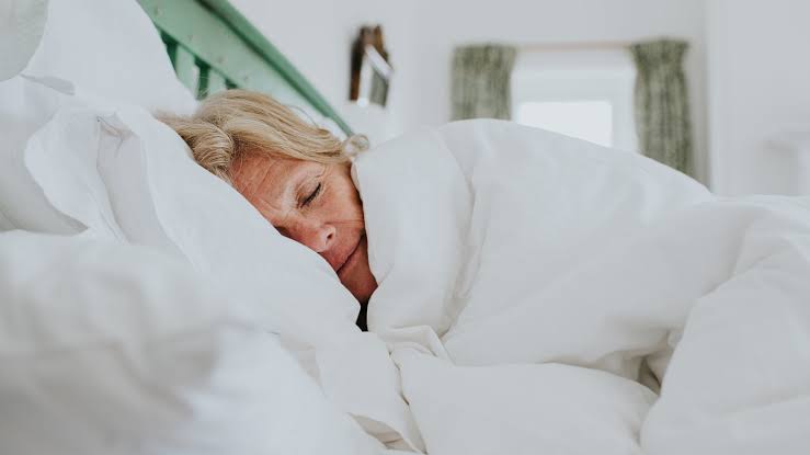 If You Sleep In This 1 Position, Doctors Say You Need To Stop Immediately