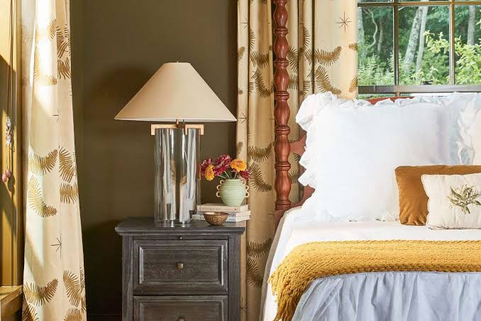 10 Things In Your Bedroom You Should Toss Today