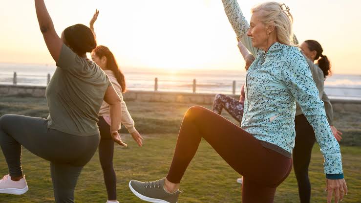 I'm a mobility coach: This 5-move 'barefoot' routine builds full-body balance and stability
