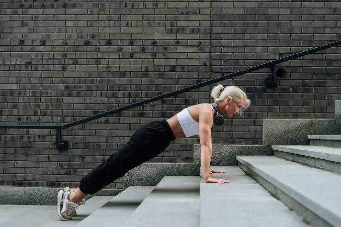 The number of push-ups you should be able to do, according to your age