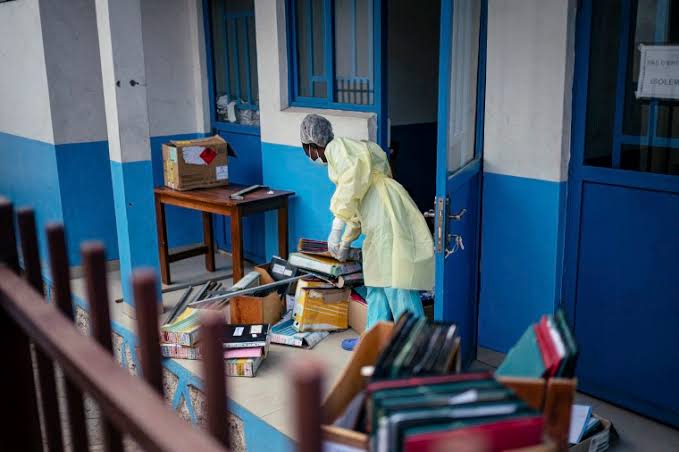 Ebola outbreak fuels mounting global alarm as U.S. works to relocate affected Americans