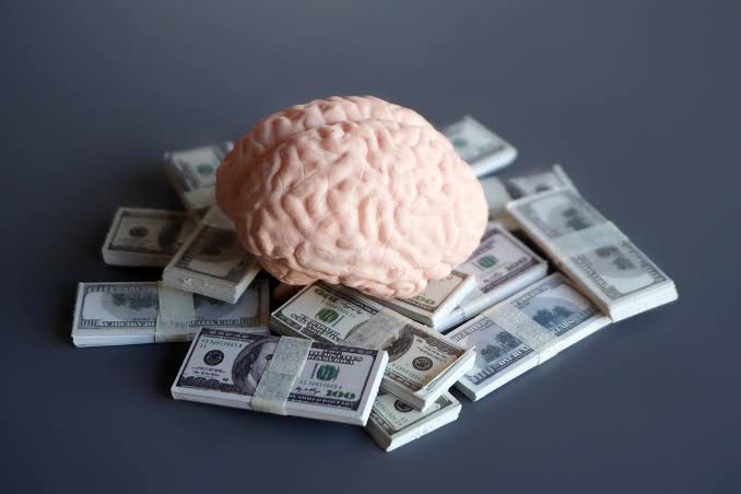Long-Term Money Problems May Accelerate Brain Aging