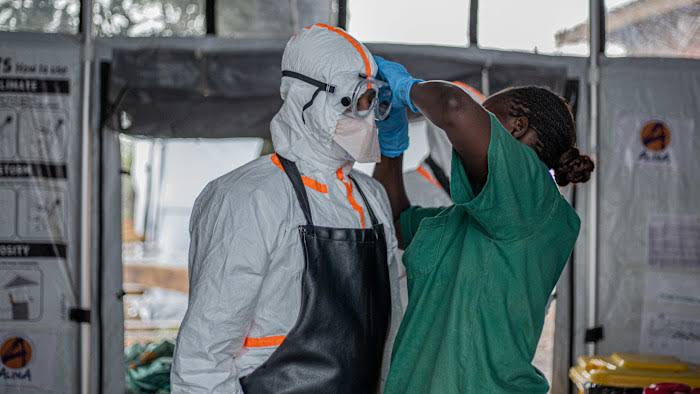 Ebola death toll rises to 930, as outbreak spreads at record pace