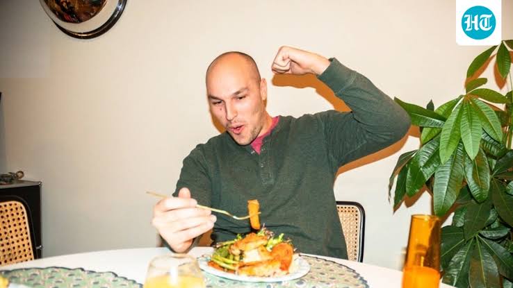 Nutritionist explains how eating late at night may be affecting your hormones, sleep, and weight | Health