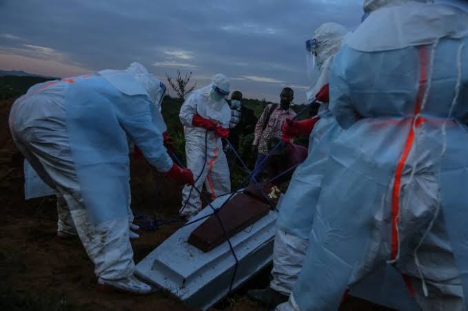 Doctors, Hospitals Struggle to Keep Up With Ebola’s Spread