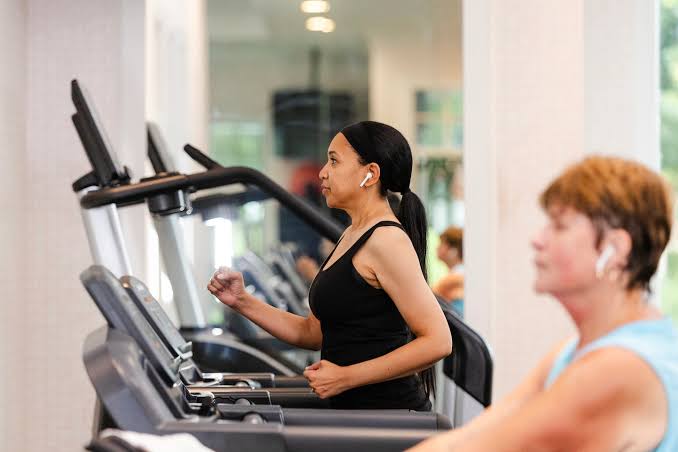 Midlife fitness linked to longer, healthier lives, study finds