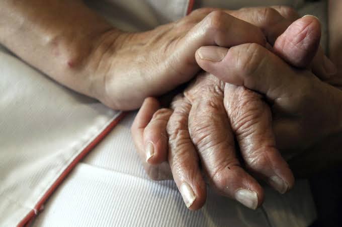 Alzheimer’s Drugs Targeting Amyloid Don’t Help, Review Finds