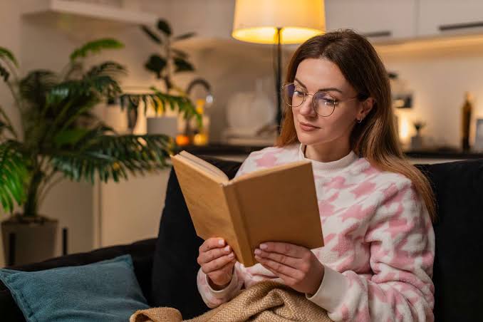 5 Nighttime Habits Health Experts Recommend for a Longer Life