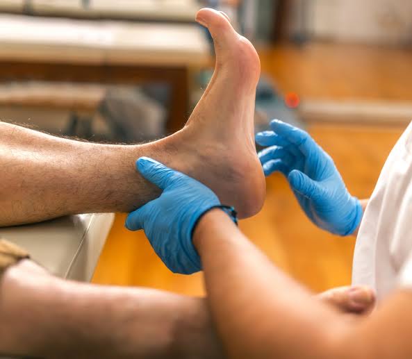 7 foot symptoms that might be the first signs of a hidden condition