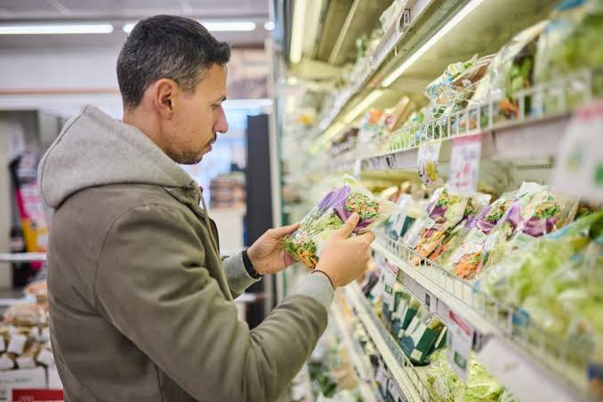 As the outbreak of diarrhea caused by a parasite grows, here’s what’s safe to eat and what to avoid