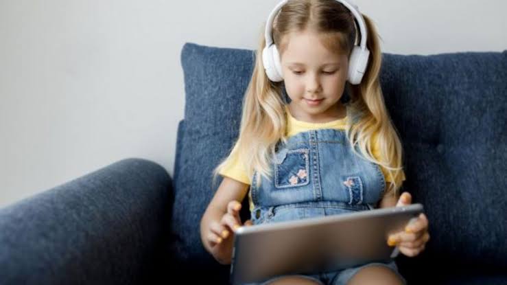 Truth about kids and screen time: What experts recommend