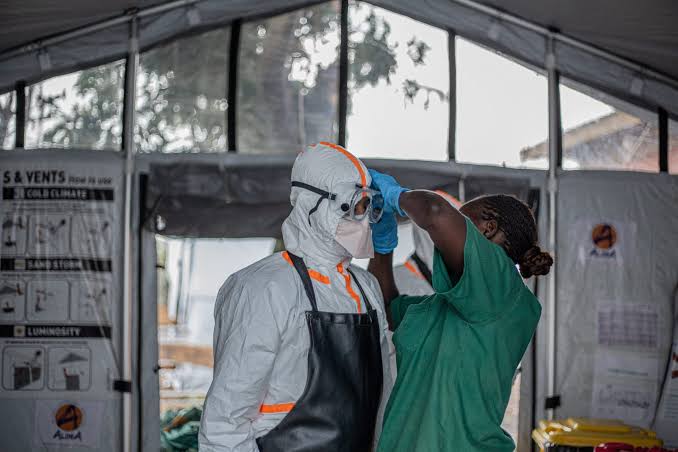 Nearly 1,000 people dead from Ebola outbreak in Congo amid health worker strike