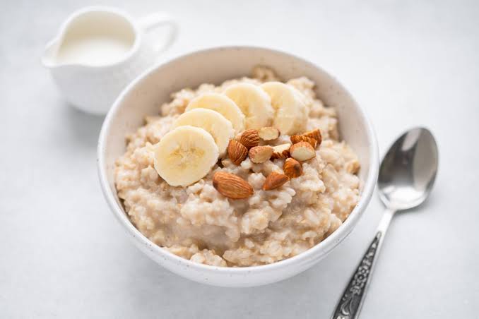 What Eating Oatmeal Every Day Does to Your Body, According to Nutrition Experts