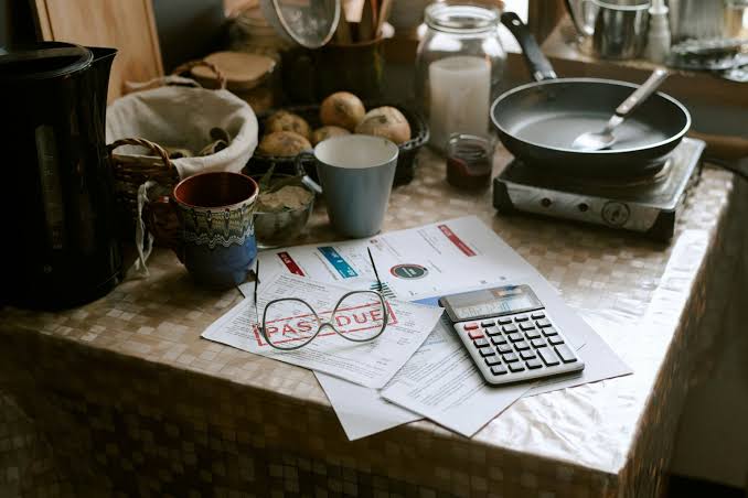 Money worries can leave a lasting mark on the brain, 80-year study shows