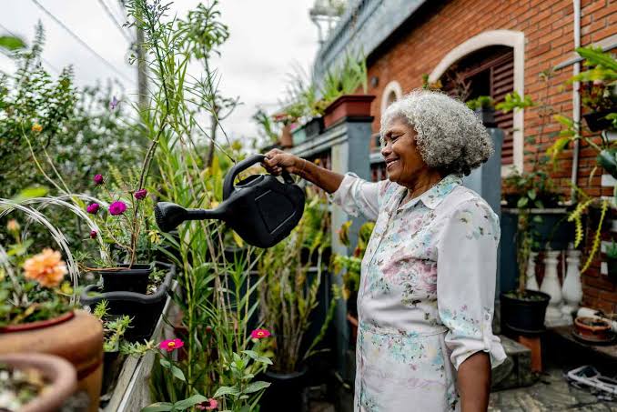 6 Hobbies That May Help Slow Brain Aging as You Get Older