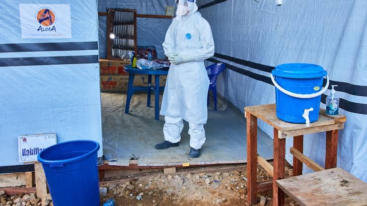Ebola deaths in Congo top 500 as health workers threaten to strike