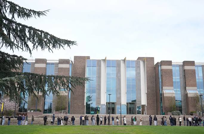 Returning university students offered free meningitis vaccinations