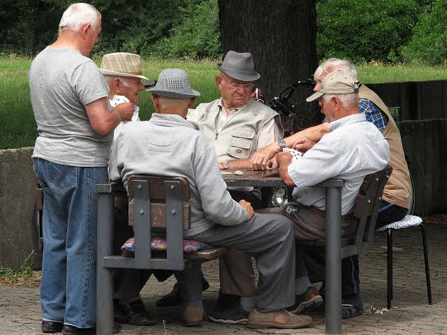 Exceptional memory in 80s defies simple Alzheimer's genetic risk explanation
