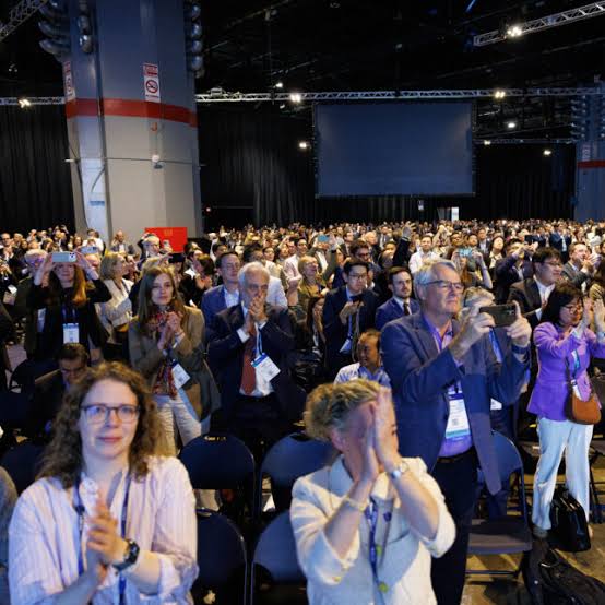 A standing ovation for RevMed, and caution for Akeso