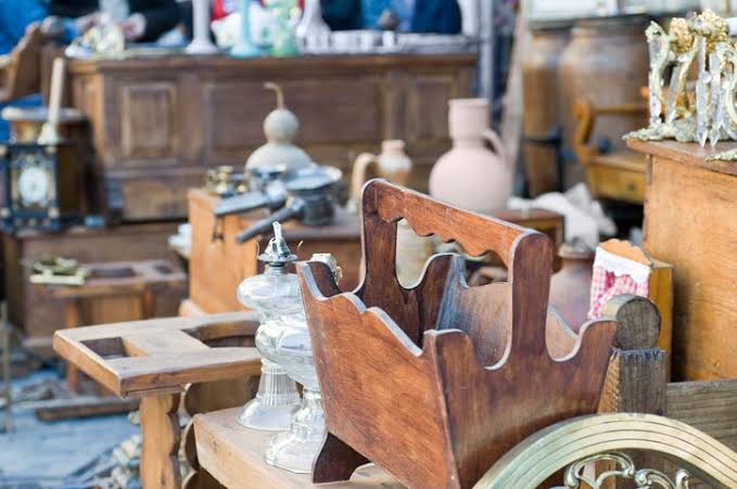 6 Things You Should Never Buy at a Flea Market (Even If It’s a Steal), According to Designers