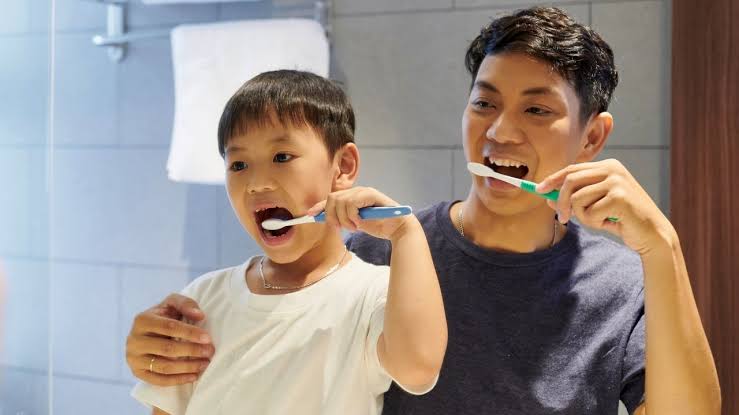 What Happens To Your Brain When You Brush Your Teeth With Your Opposite Hand?