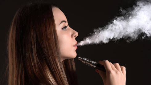 Former smokers who vape face higher lung cancer and death risks, study finds