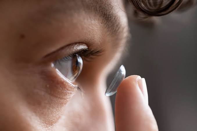 3 contact lens mistakes that eye doctors wish you would stop making
