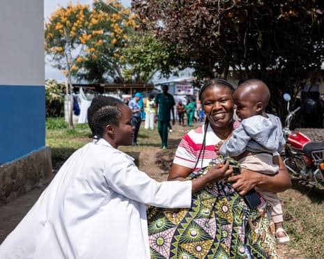 First patients enrolled in record-breaking Ebola treatment trial in DRC | Global health