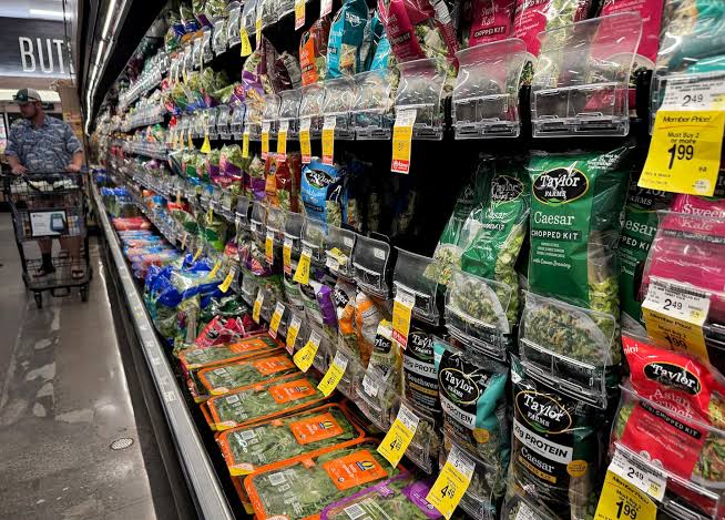 With cyclosporiasis cases in Mass. rising, is salad off the table? Here’s what the experts say.
