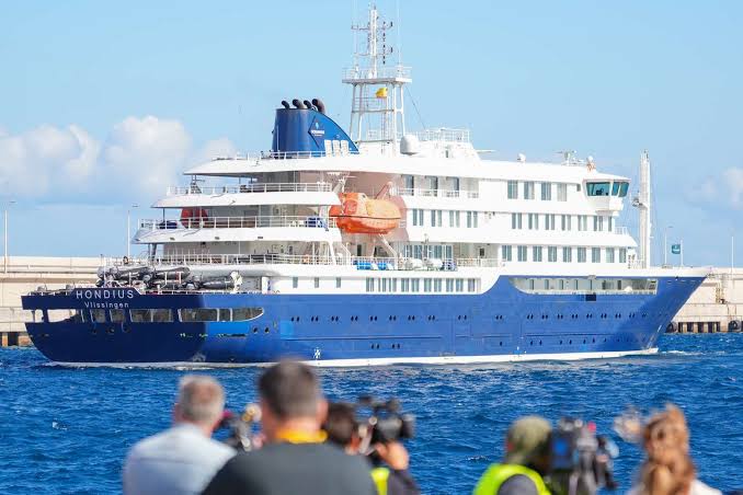 Hantavirus Cruise Passenger in ‘Very Critical’ Condition, Was Initially Told Her Symptoms Were Just Anxiety