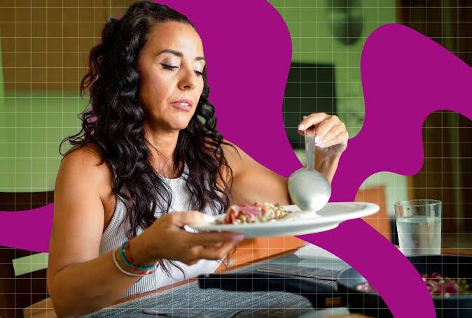 The Best Time to Eat Dinner If You’re Trying to Lower Your Cholesterol