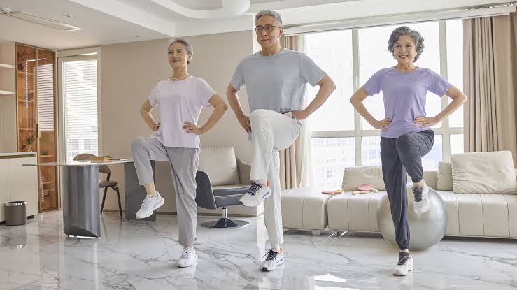 A longevity-focused physical therapist says these are the five exercises you need to be doing as a senior to build strength and maintain independence