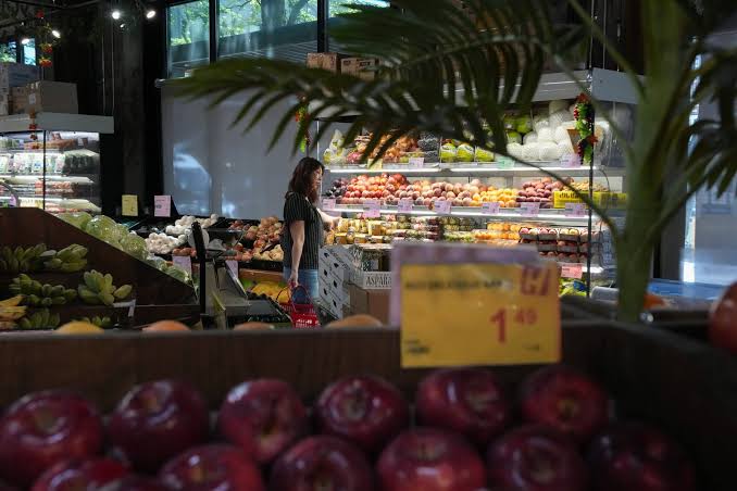 New clues about whether genes or environment influence our health more