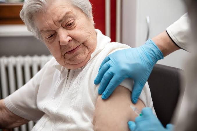 US states took divergent actions in absence of federal COVID vaccine guidance last respiratory virus season