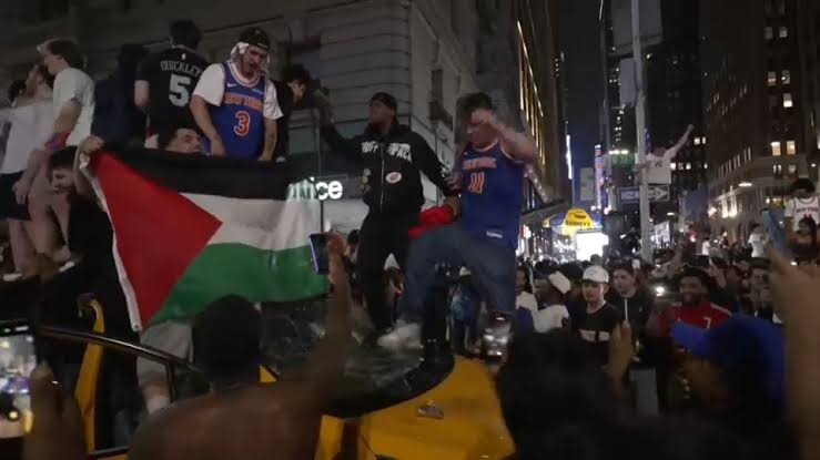 Suspect arrested after taxi stomped on, damaged after Knicks Game 4 of NBA Finals win; police searching for other 2