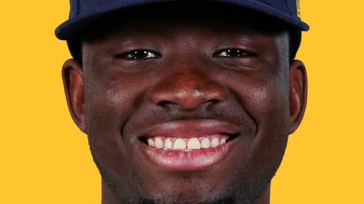 Report: Brewers calling up OF prospect Lara