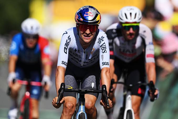 Tom Pidcock rockets himself towards Tour de France GC podium