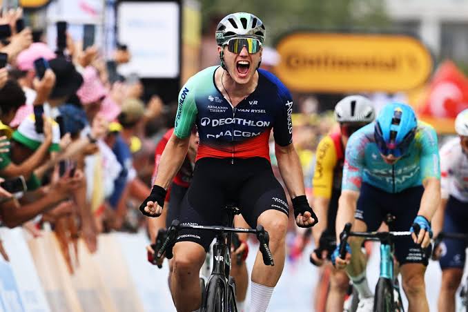 Tour de France Stage 5: Olav Kooij Lands Opening Punch in Bunch Sprint Brawl after Late Chaos