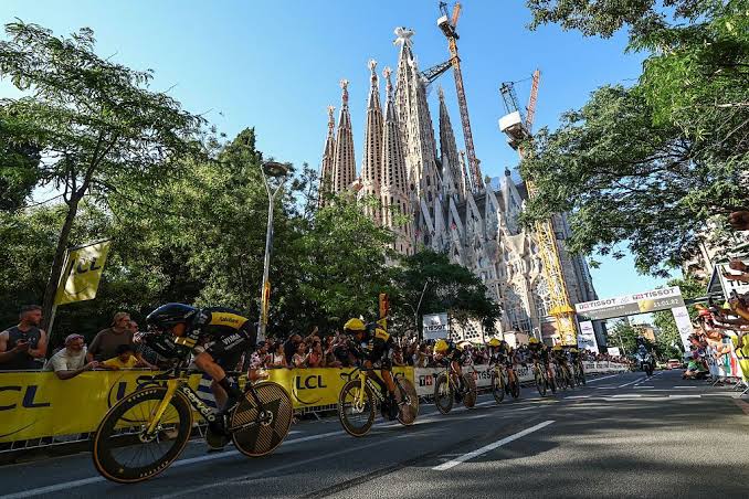 How it unfolded: Huge fight among the big GC teams for victory at Barcelona team time trial Grand Départ