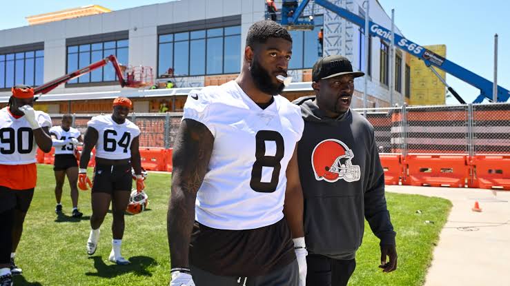 Jared Verse to wear No. 8 with Browns, Dillon Gabriel will change his number